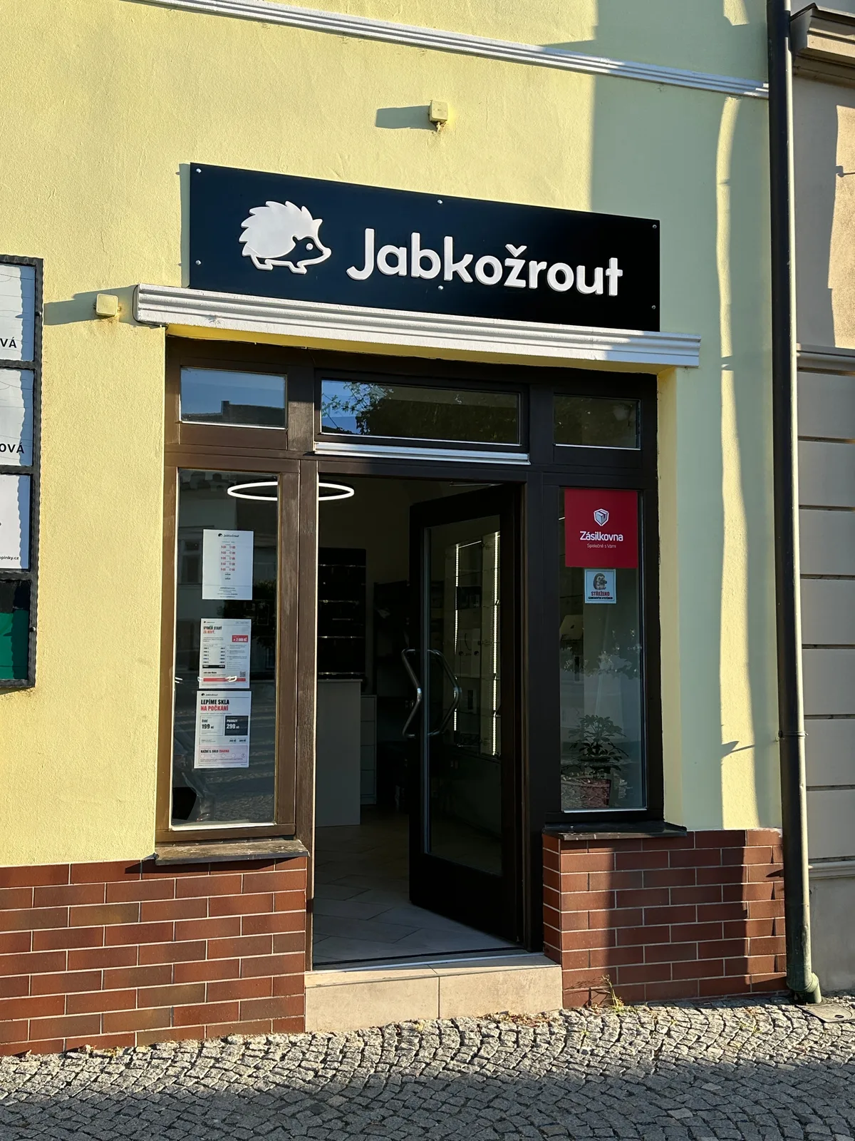Vchod do prodejny Jabkožrout na Masarykově náměstí v Kyjově